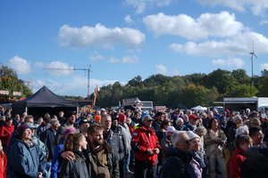 Das Publikum beim Auftritt der Band Zoff auf der A45.
