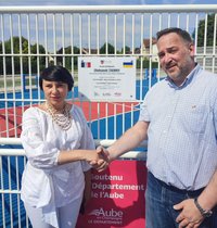 Die Bürgermeisterin der ukrainischen Stadt Uman zusammen mit dem ersten stellvertretenden Bürgermeister Lüdenscheids Björn Weiß