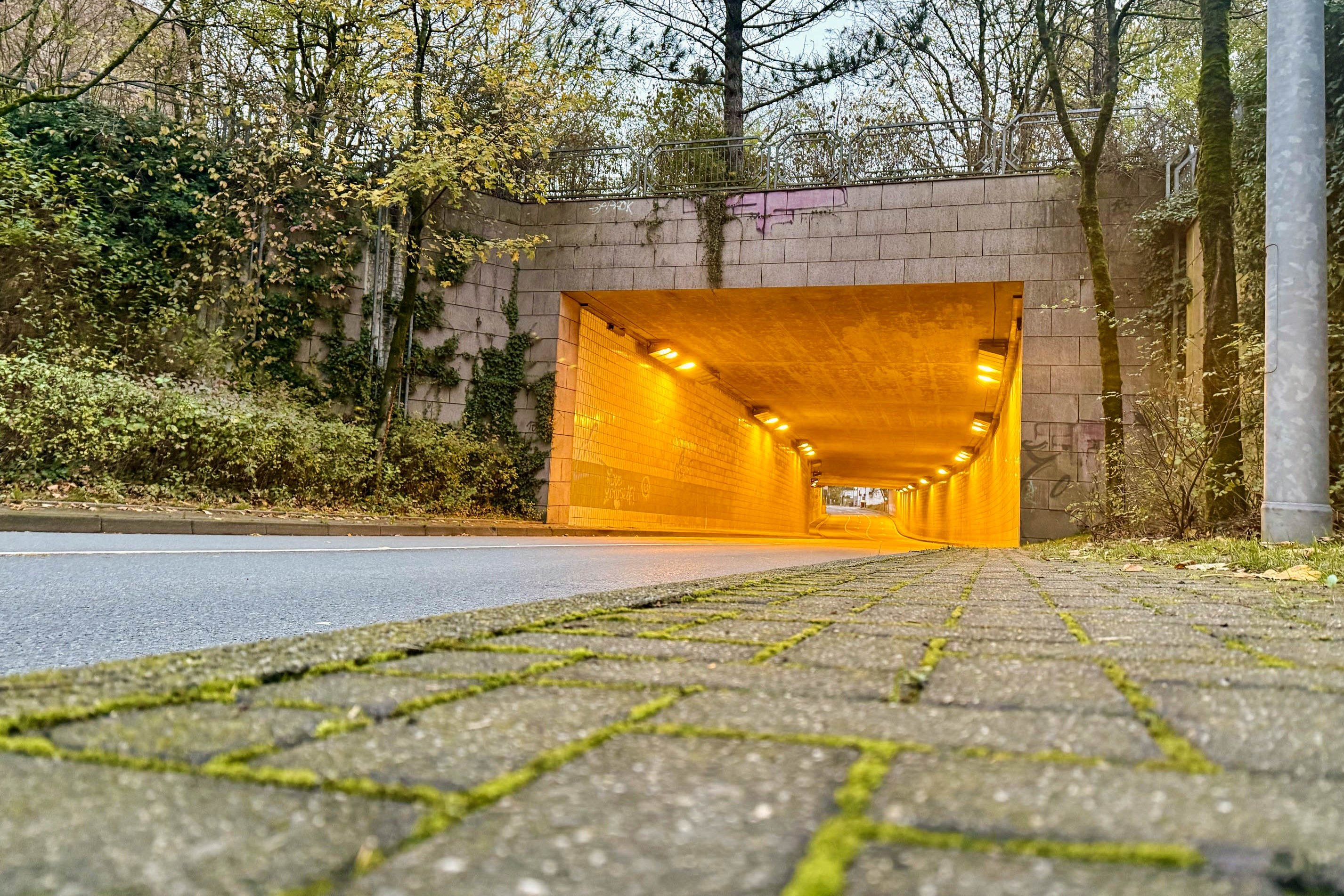 Blick auf und in den Oberstadttunnel. 