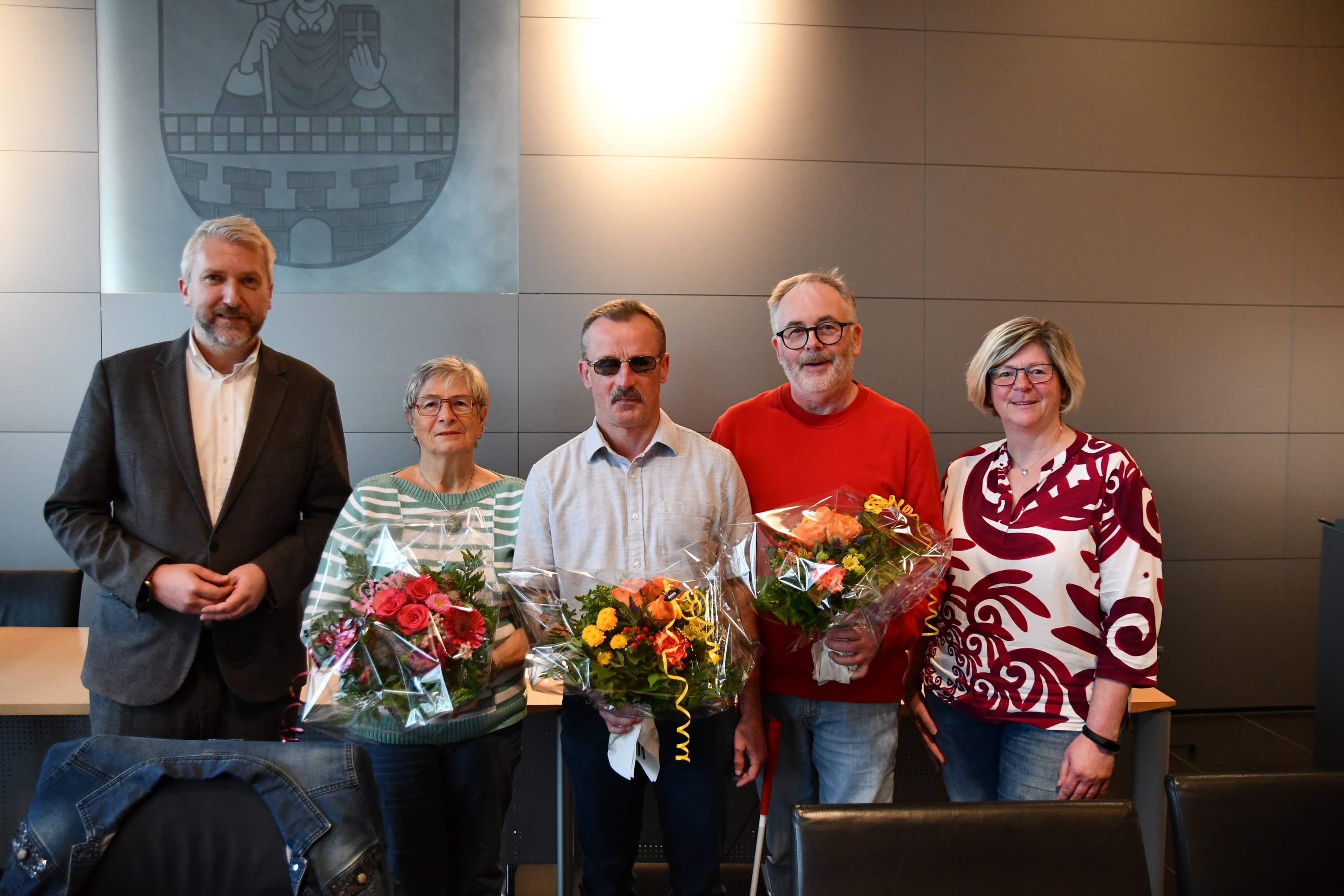 Die wiedergewählte ehrenamtliche Behindertenbeauftragte Monika Schwanz mit ihren zwei Stellvertretern