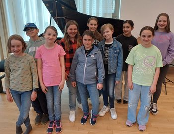 Gruppenbild der "Young Voices" (Kinder im Alter von zehn bis 13 Jahren)