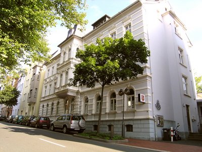 Das Gebäude Bahnhofstraße 70/72