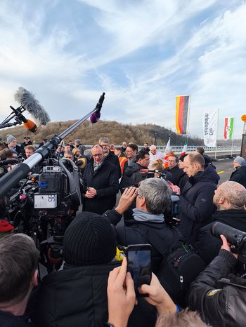 Medienrummel bei der Eröffnung der Talbrücke Rahmede