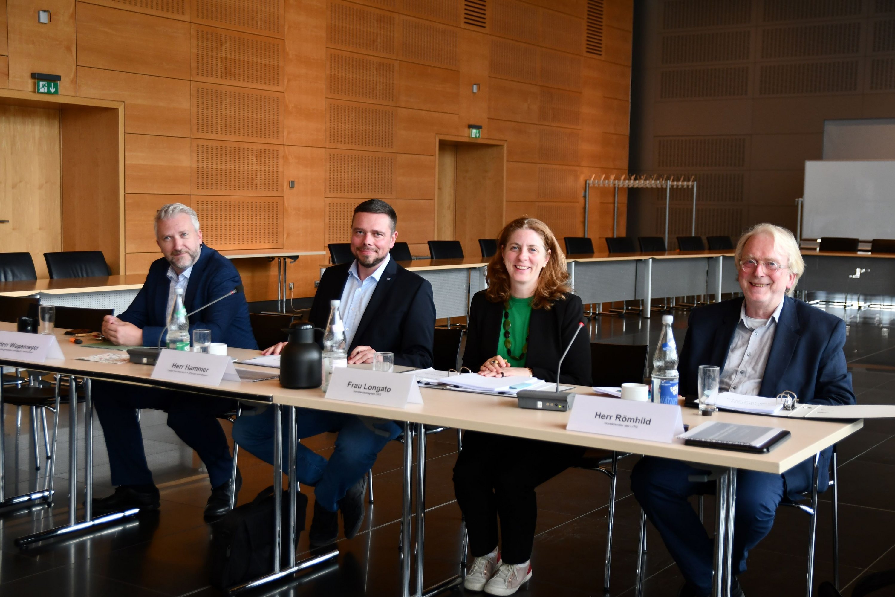 Die Jury bei ihrer Sitzung im August im Ratssaal des Lüdenscheider Rathauses. 