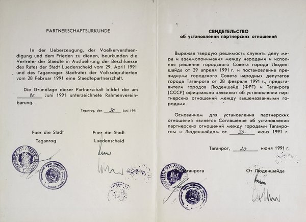 Das Foto zeigt die Urkunde zur Städtepartnerschaft zwischen Taganrog und Lüdenscheid