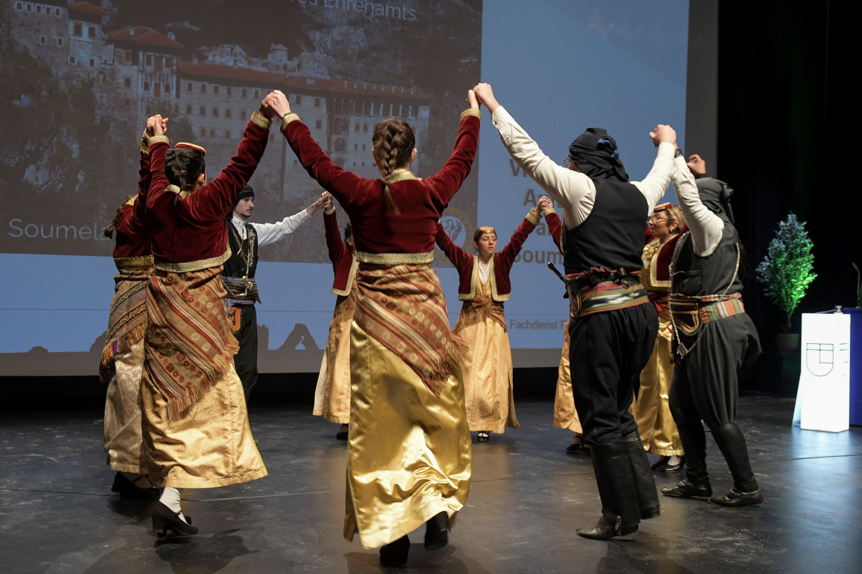 Die Pontosgriechen präsentierten beim Neujahrsempfang einen Tanz.