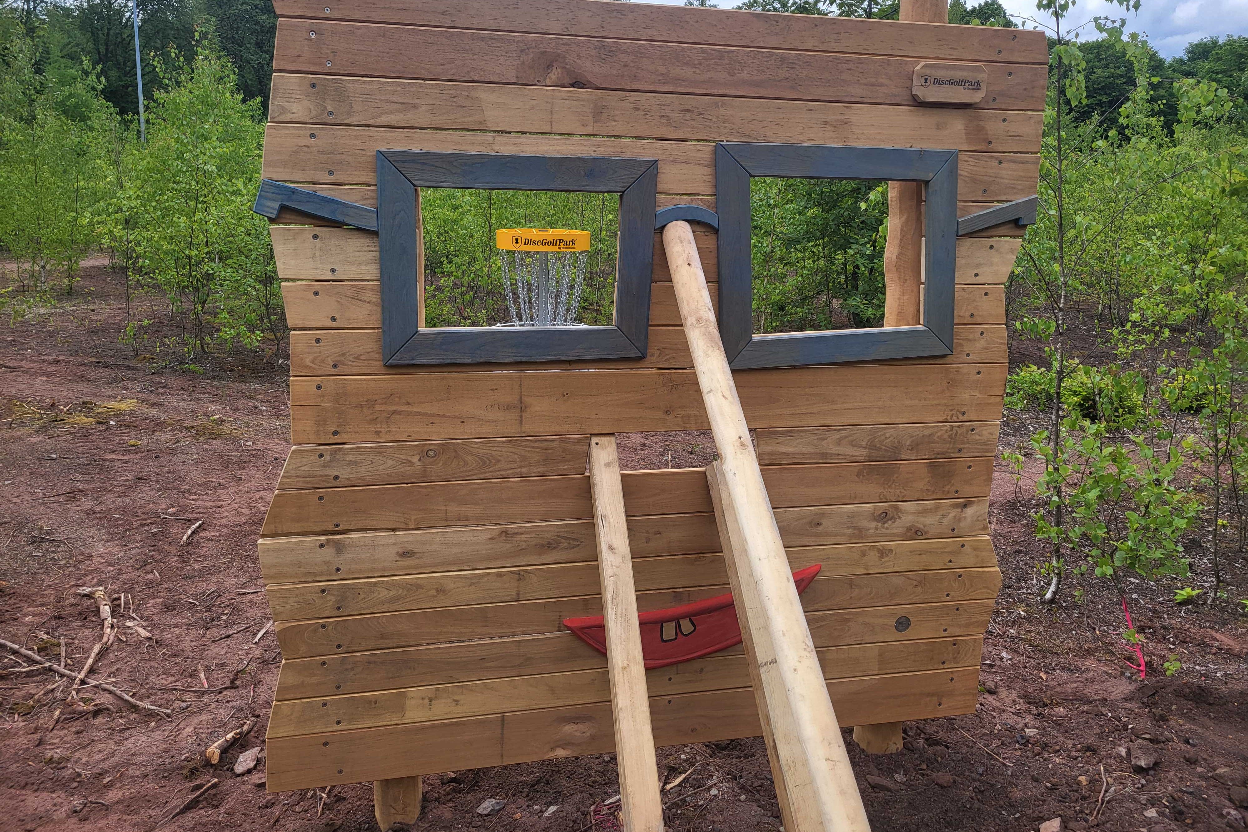 Ein Hindernis der neuen Discgolf-Anlage auf der Höh.