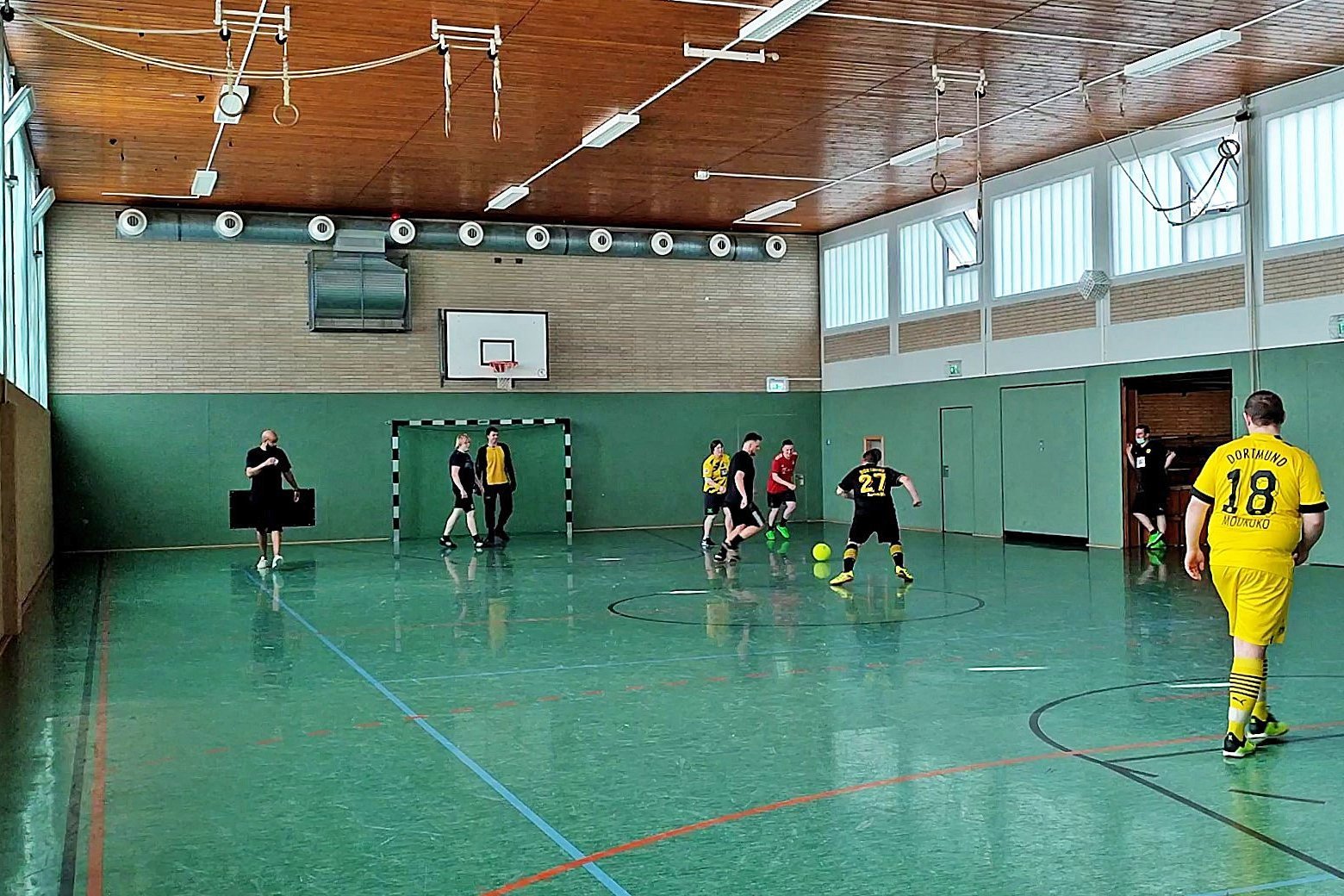 Die Sporthalle Tinsberg von innen.