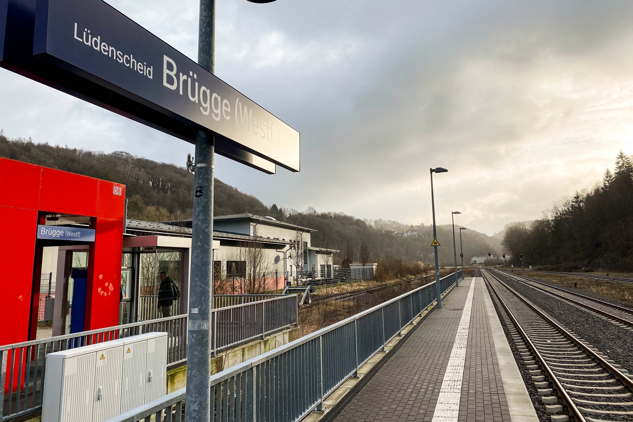 Der Bahnsteig des Brügger Bahnhofs.