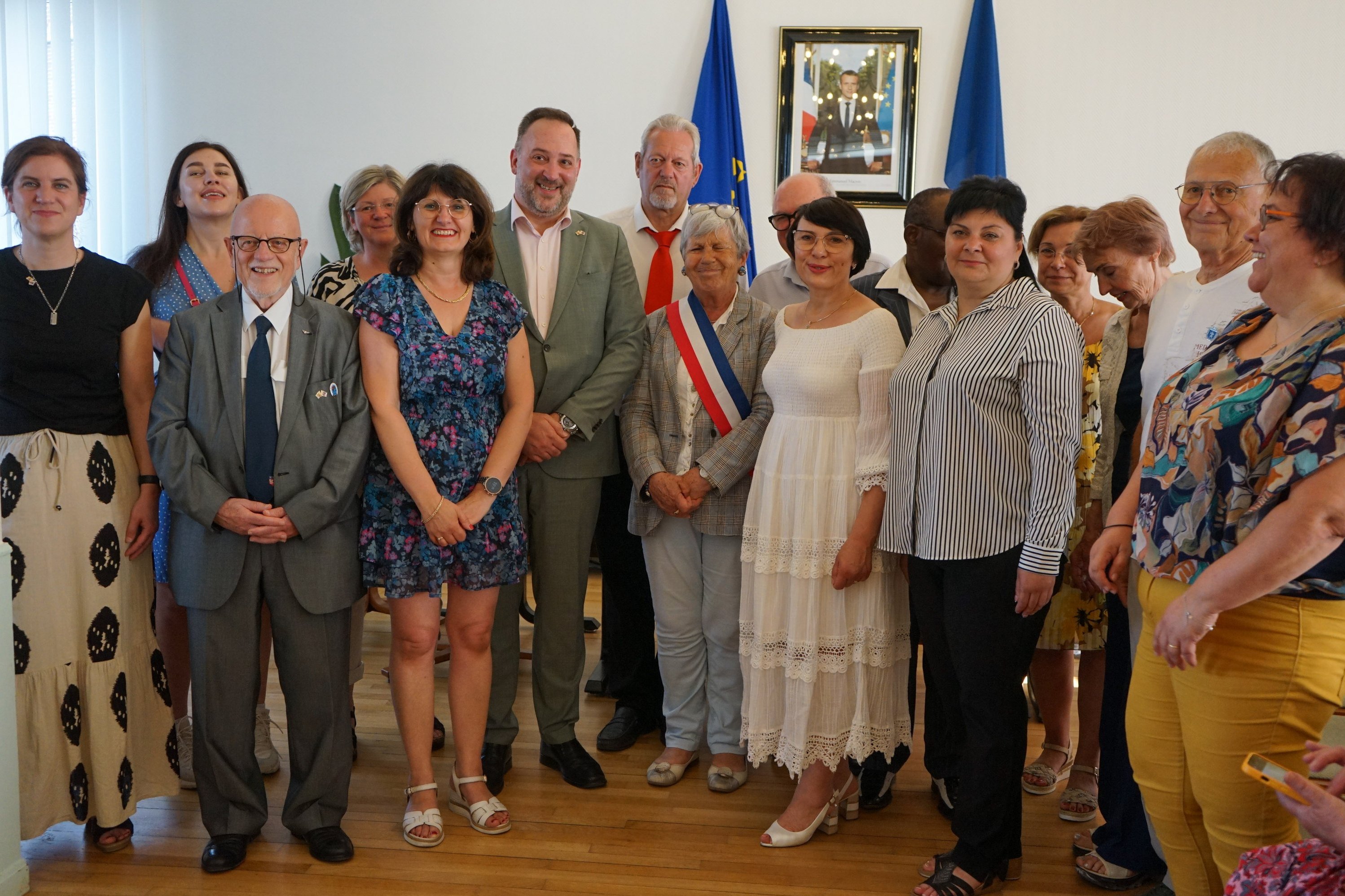 Die Gäste und Gastgeber im Rathaus der Partnerstadt Romilly-sur-Seine
