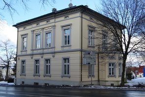 Das Gebäude Sauerfelder Straße 27