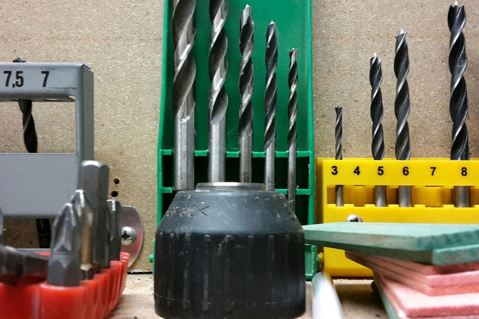 Aufsätze für die Bohrmaschine und weiteres Werkzeug