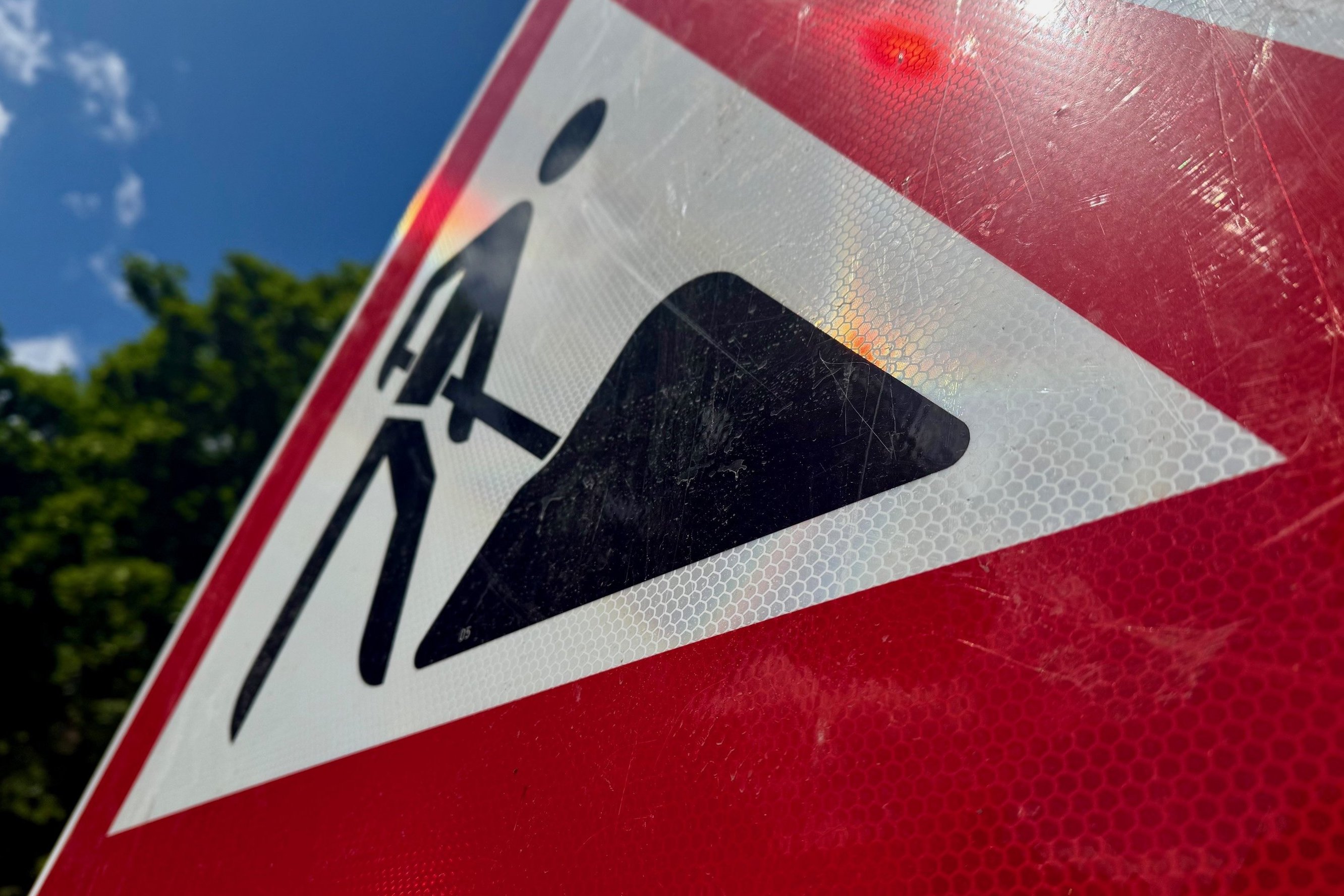 Ein Baustellenschild.