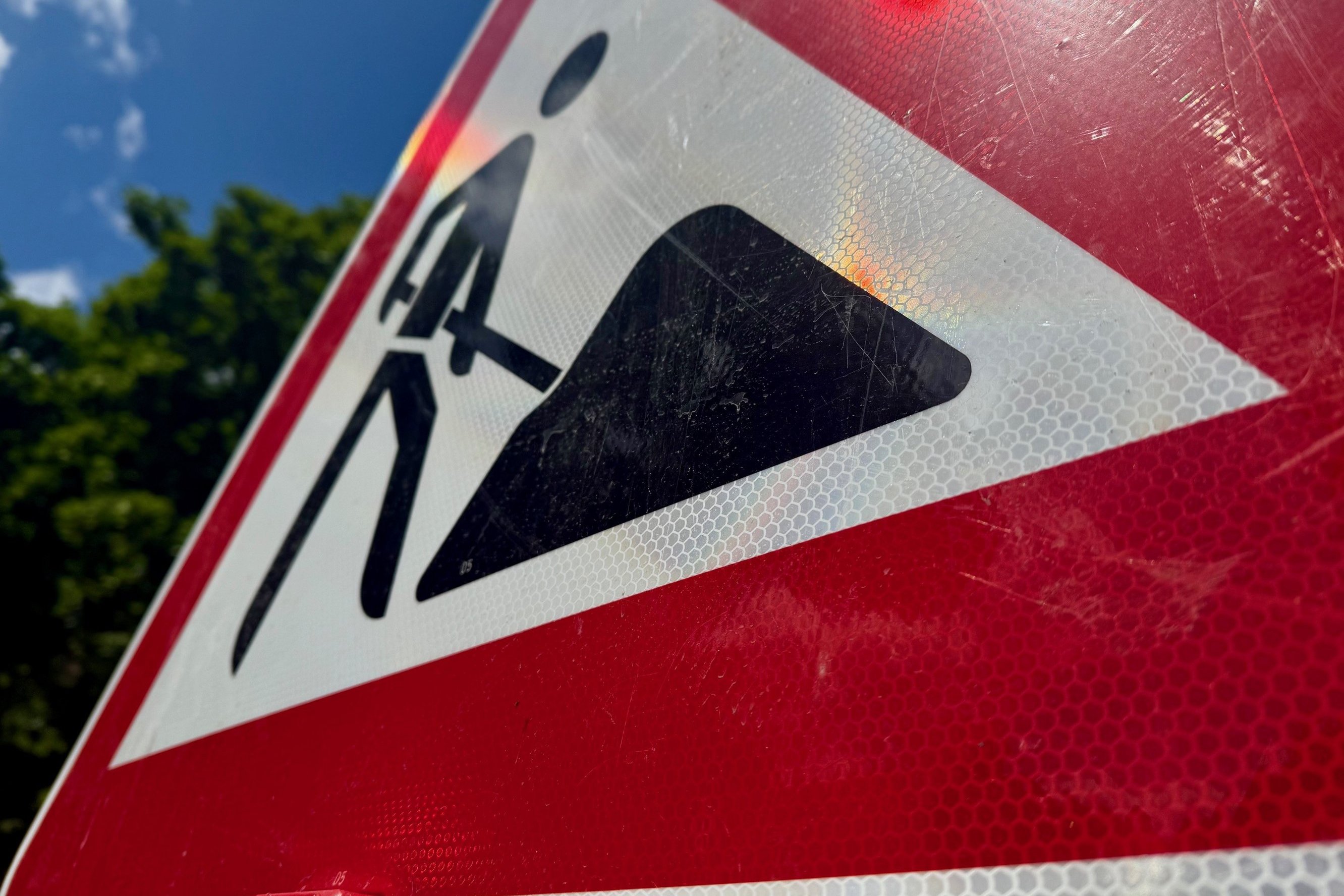 Ein Baustellenschild.