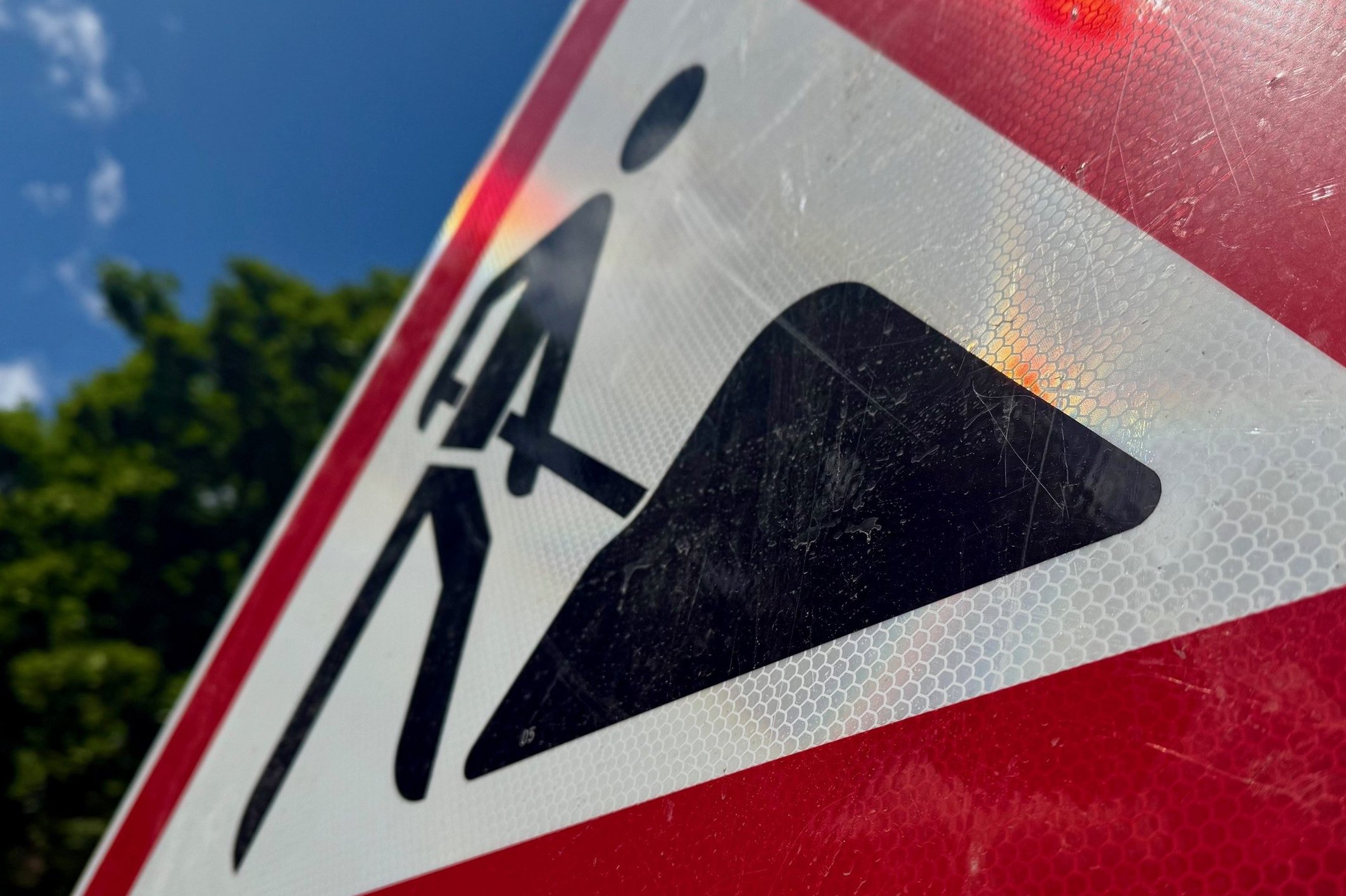 Ein Baustellenschild.