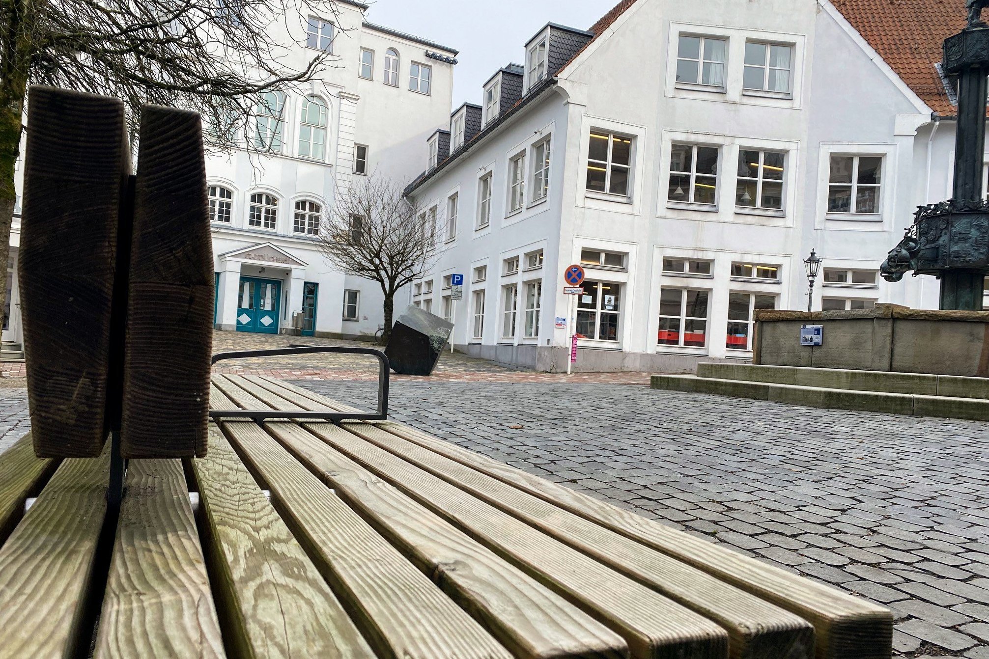 Blick auf den Graf-Engelbert-Platz und die Stadtbücherei
