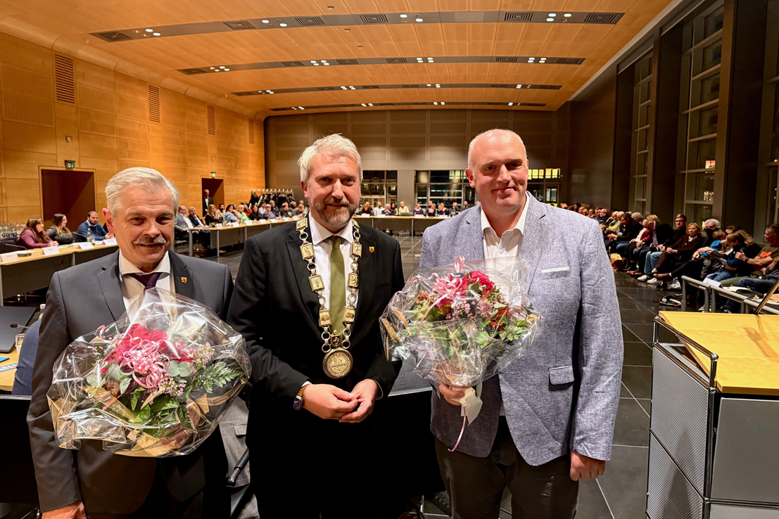 Der alte und neue Bürgermeister Sebastian Wagemeyer (Mitte) mit seinen beiden Stellvertretern Christoph Weiland (rechts; CDU) und Dirk Franke (SPD). 