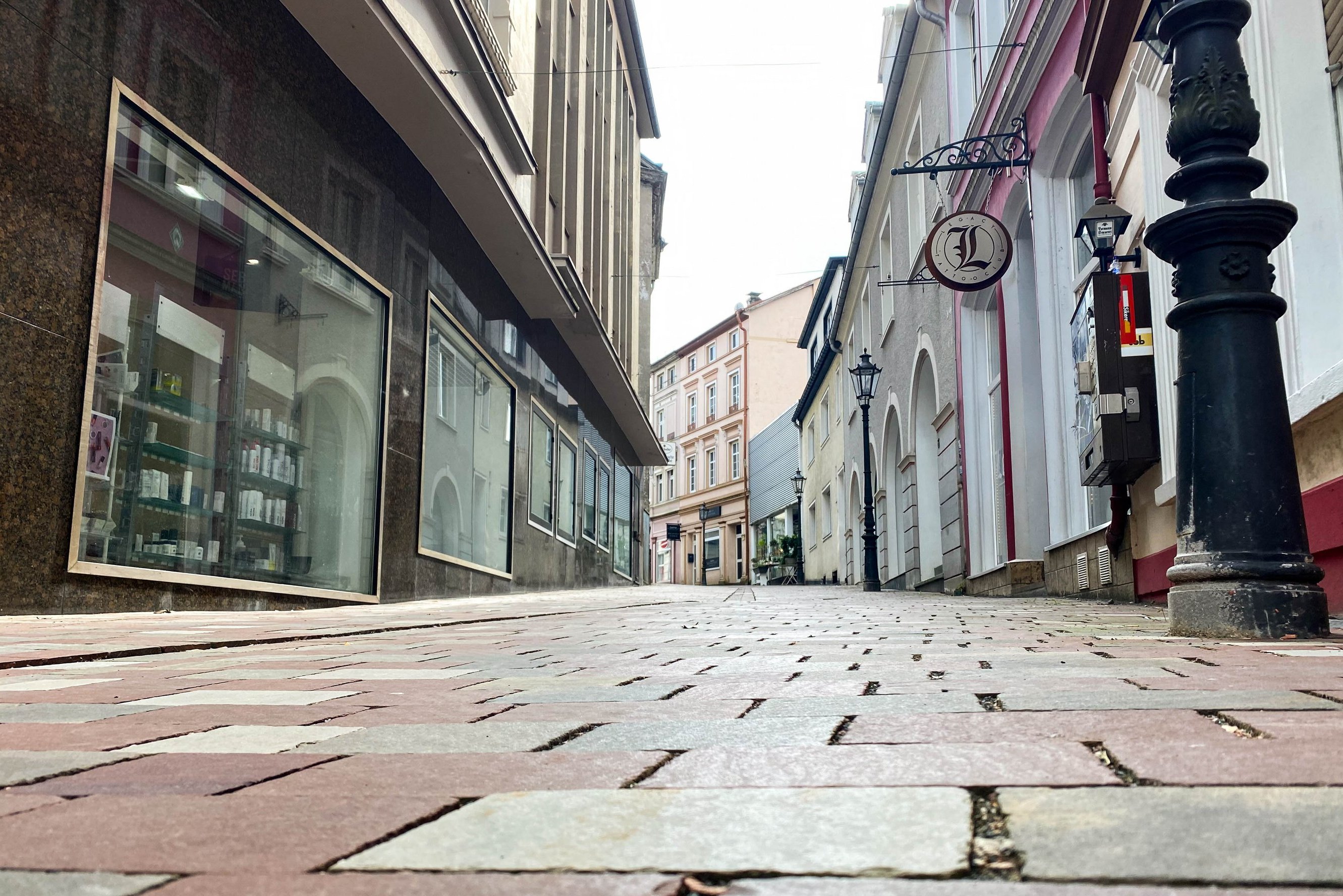 Blick auf das neue Pflaster der Schemperstraße und in der Alstadt.
