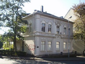 Das Gebäude Sauerfelder Straße 28