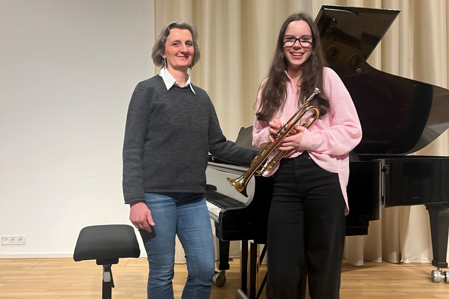 Musikschülerin Theda Gerdes mit Andrea Ertz