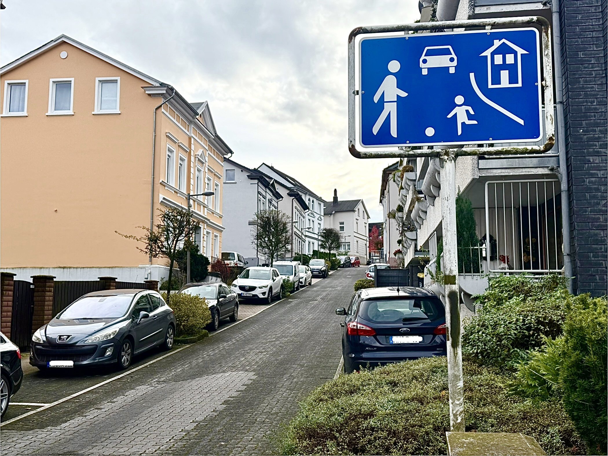 Blick auf die ansteigende Körnerstraße. 